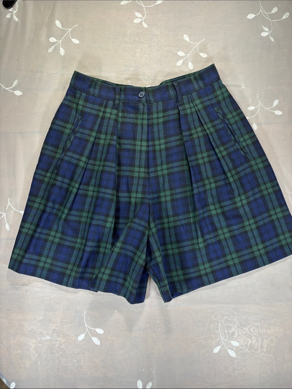 VTG High-Waist Pleated Plaid Women's Bermuda Shorts in Blue & Green Size 11/12